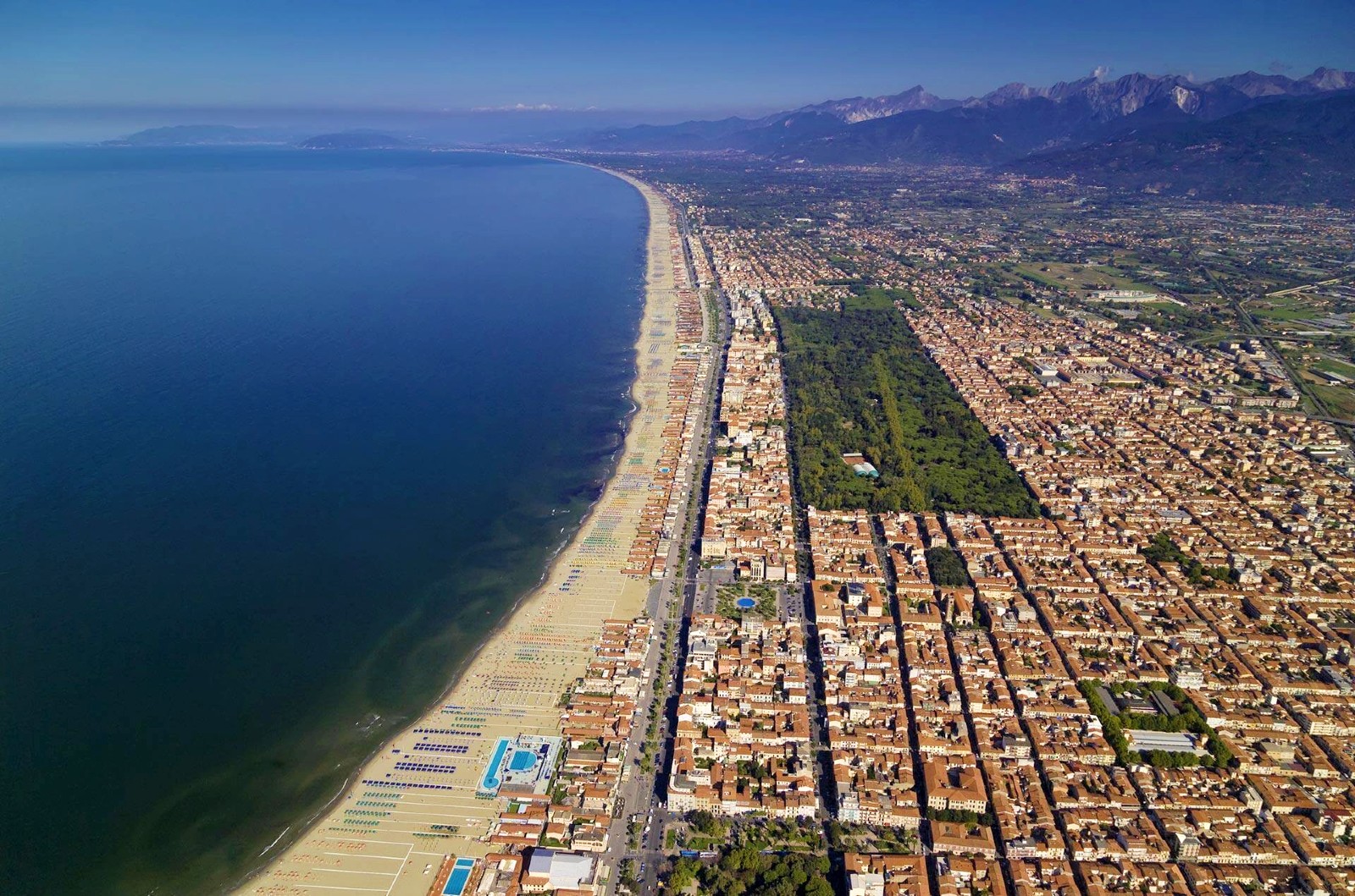 Marina di Carrara: spiagge, cosa vedere e hotel consigliati 